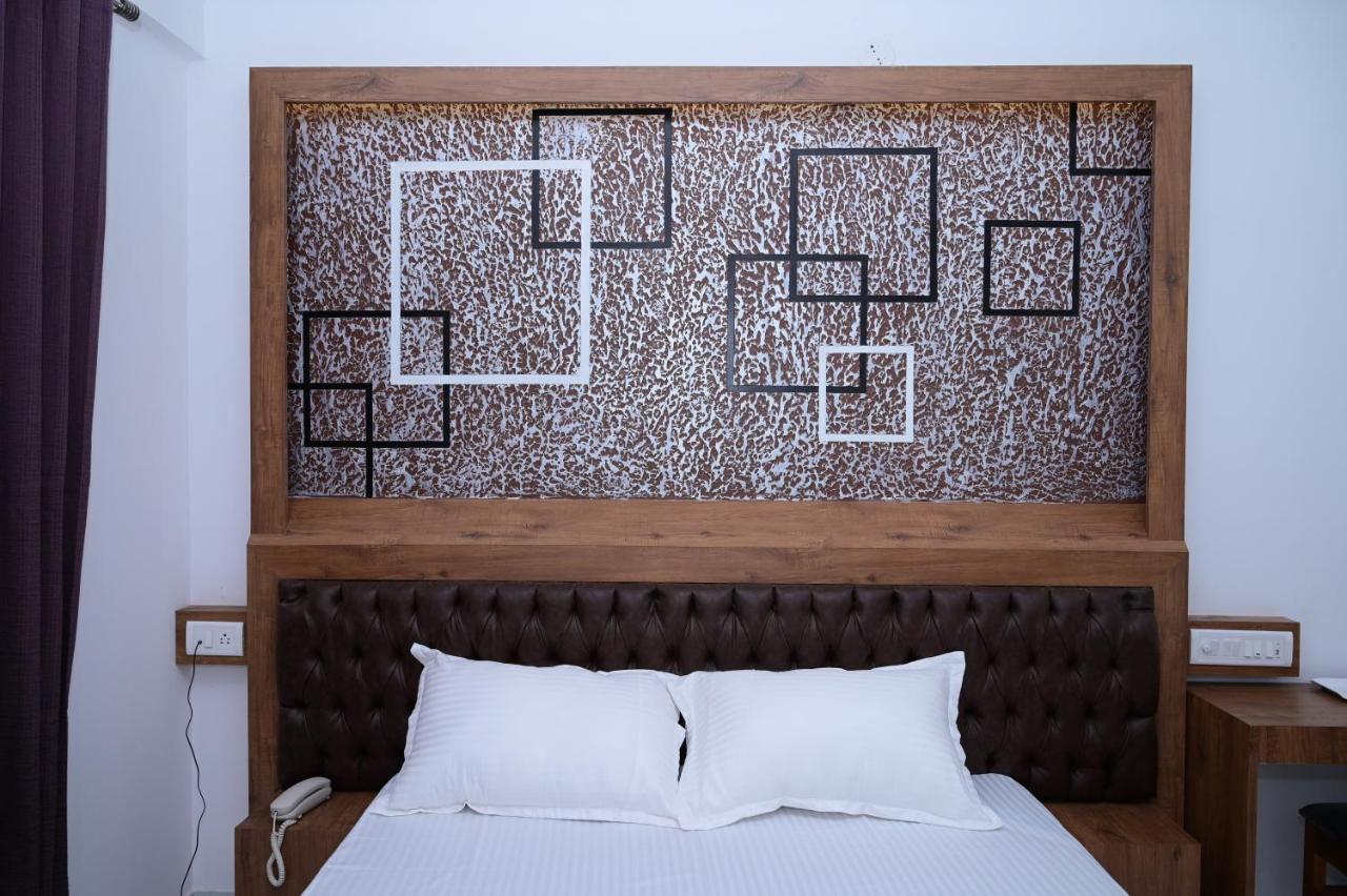 B Six Hotel Bangalore Eksteriør bilde