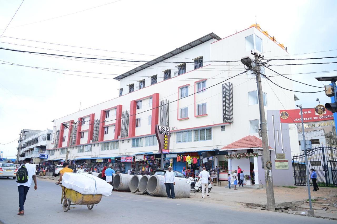 B Six Hotel Bangalore Eksteriør bilde
