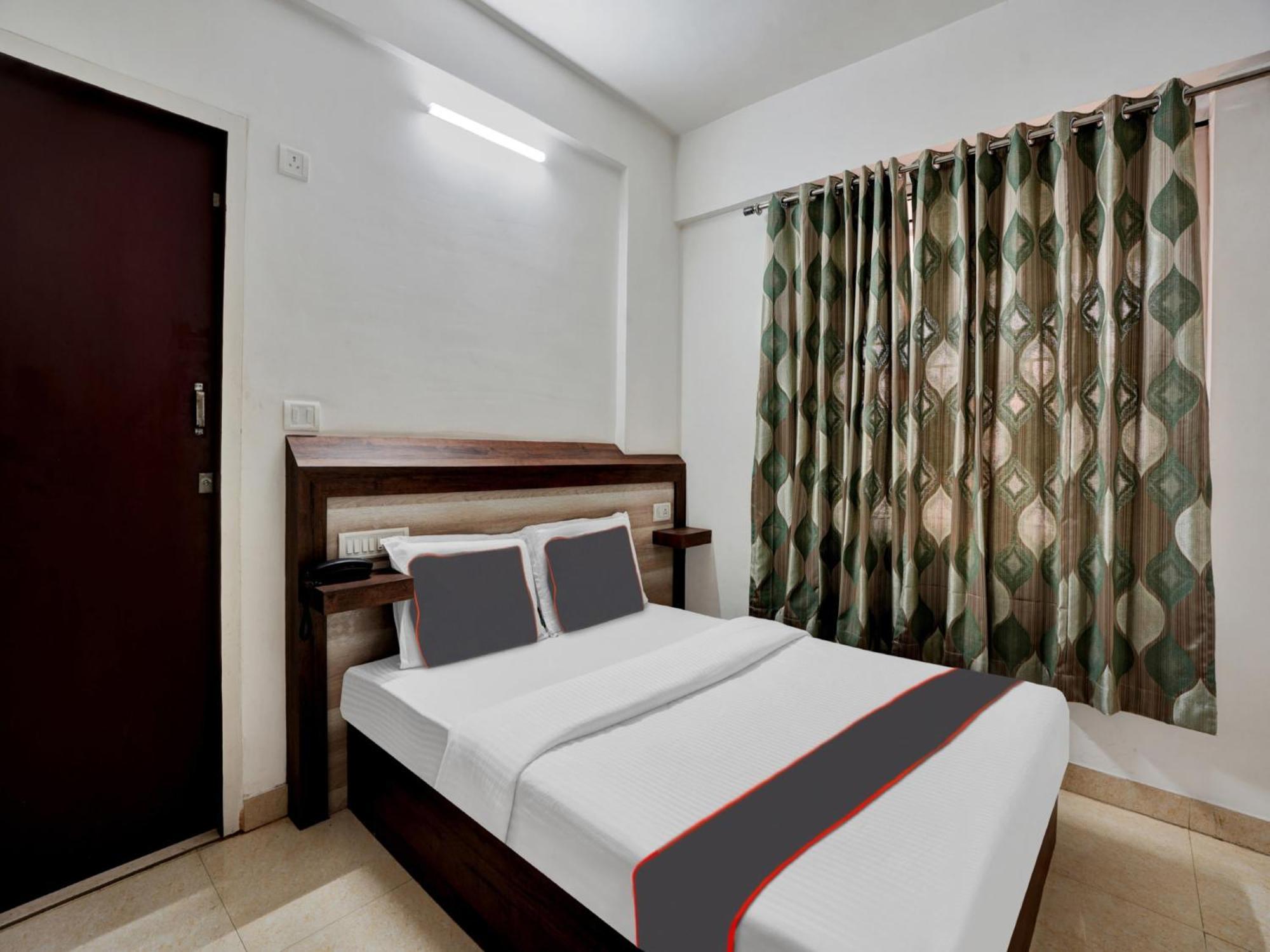 B Six Hotel Bangalore Eksteriør bilde
