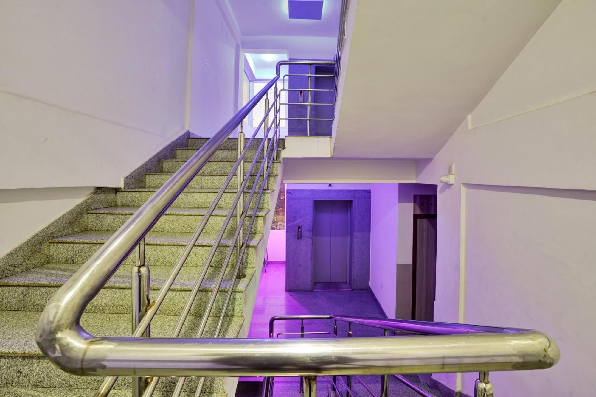 B Six Hotel Bangalore Eksteriør bilde